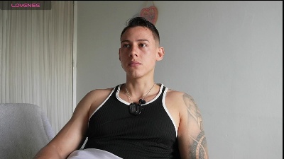 Latino_Milk_99 live cam on Cam4