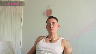 Latino_Milk_99 live cam on Cam4