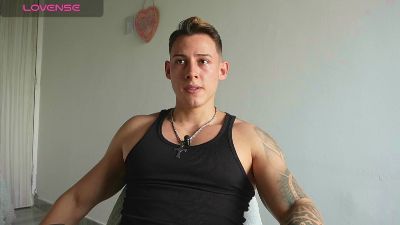 Latino_Milk_99 live cam on Cam4