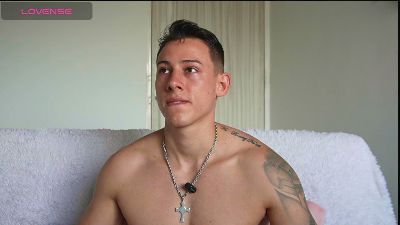 Latino_Milk_99 live cam on Cam4