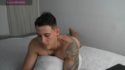 Latino_Milk_99 live cam on Cam4