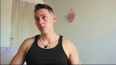 Latino_Milk_99 live cam on Cam4