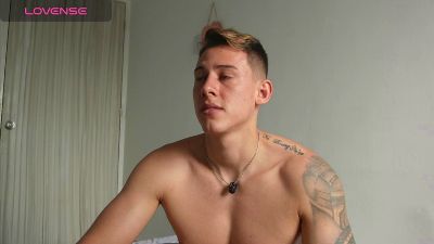 Latino_Milk_99 live cam on Cam4