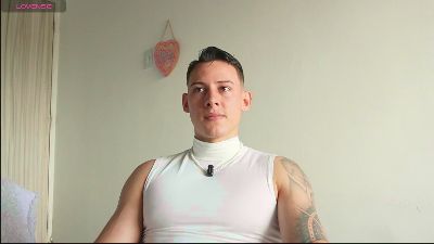 Latino_Milk_99 live cam on Cam4