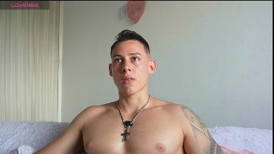 Latino_Milk_99 live cam on Cam4