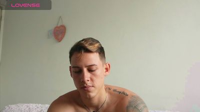 Latino_Milk_99 live cam on Cam4
