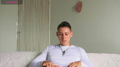 Latino_Milk_99 live cam on Cam4