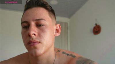 Latino_Milk_99 live cam on Cam4