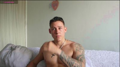 Latino_Milk_99 live cam on Cam4