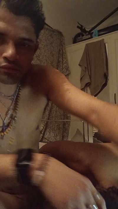 LatinoecuadorXx live cam on Cam4