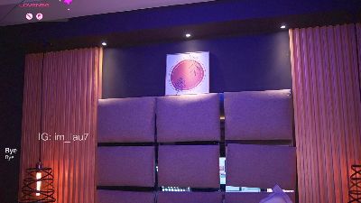 LauRoberts live cam on Cam4