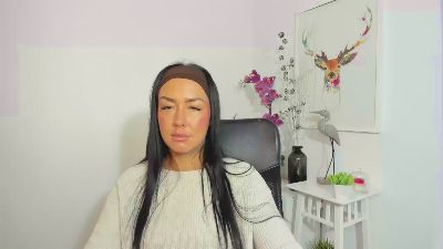 LauraCharm live cam on Cam4