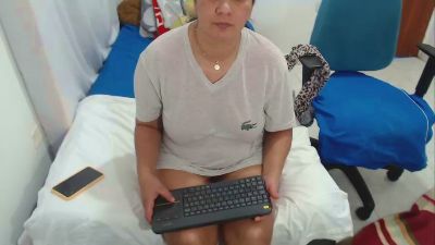 LauraFoxx live cam on Cam4