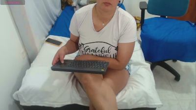 LauraFoxx live cam on Cam4