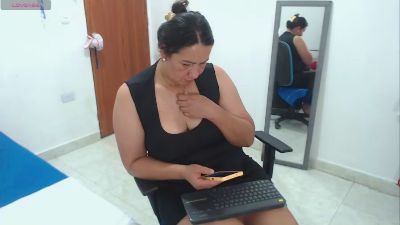 LauraFoxx live cam on Cam4
