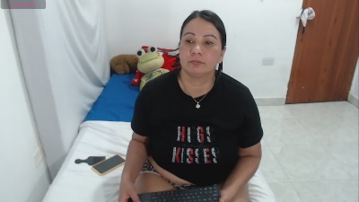 LauraFoxx live cam on Cam4
