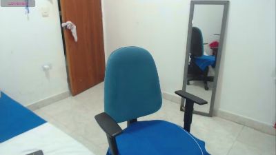 LauraFoxx live cam on Cam4