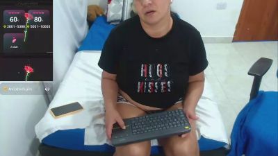 LauraFoxx live cam on Cam4