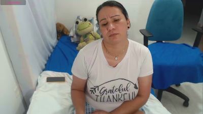 LauraFoxx live cam on Cam4