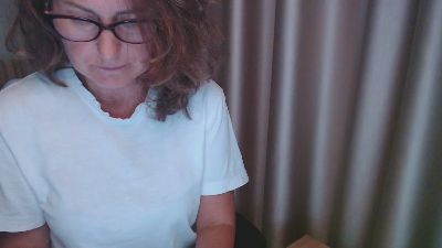LauraOven live cam on Cam4