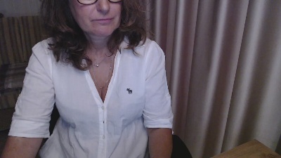 LauraOven live cam on Cam4