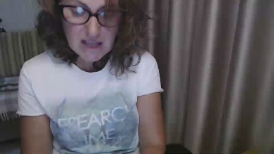 LauraOven live cam on Cam4