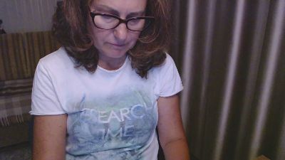 LauraOven live cam on Cam4