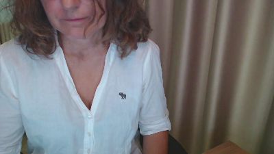 LauraOven live cam on Cam4