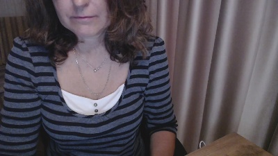 LauraOven live cam on Cam4