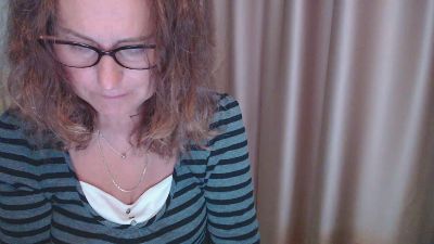 LauraOven live cam on Cam4