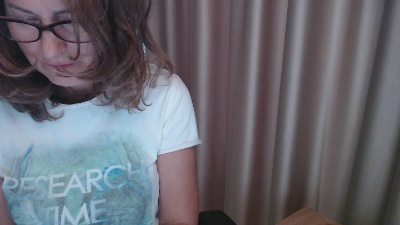 LauraOven live cam on Cam4
