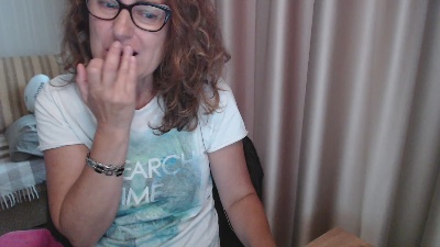 LauraOven live cam on Cam4