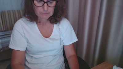 LauraOven live cam on Cam4