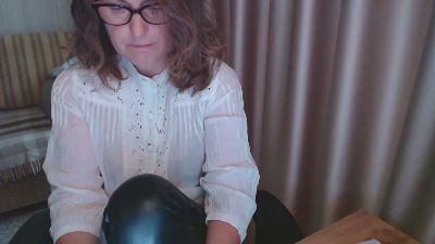 LauraOven live cam on Cam4