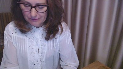 LauraOven live cam on Cam4