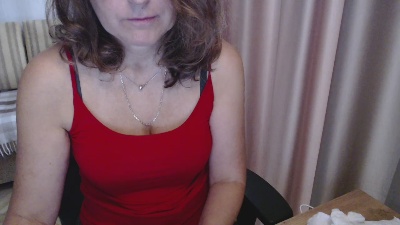 LauraOven live cam on Cam4