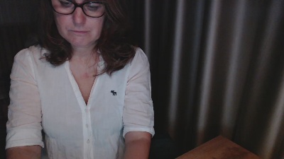 LauraOven live cam on Cam4