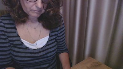 LauraOven live cam on Cam4