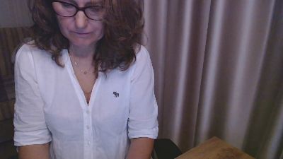 LauraOven live cam on Cam4