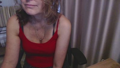 LauraOven live cam on Cam4