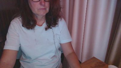 LauraOven live cam on Cam4