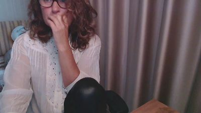 LauraOven live cam on Cam4