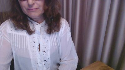LauraOven live cam on Cam4