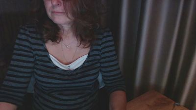 LauraOven live cam on Cam4