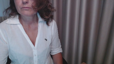 LauraOven live cam on Cam4