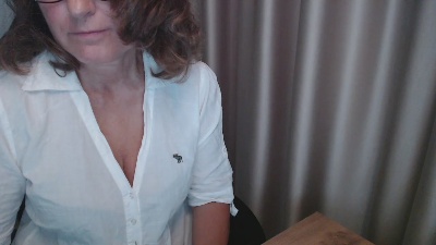 LauraOven live cam on Cam4