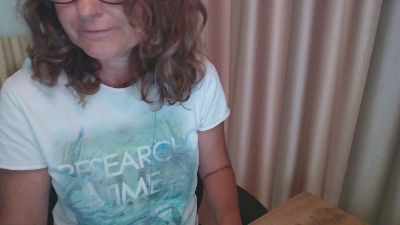 LauraOven live cam on Cam4
