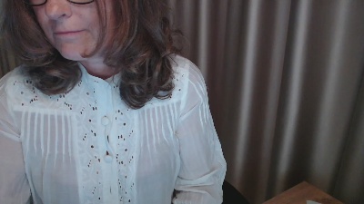LauraOven live cam on Cam4