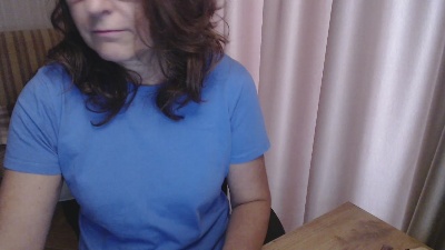 LauraOven live cam on Cam4