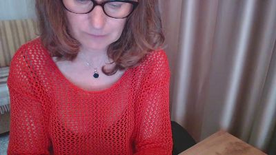 LauraOven live cam on Cam4